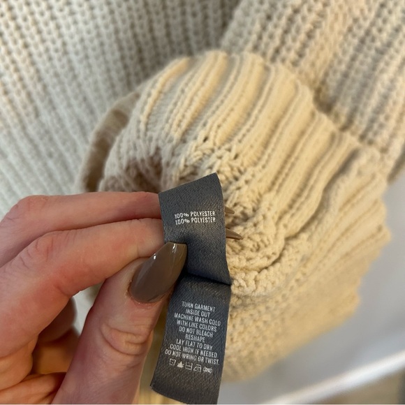 Aerie Off White Cream Oversized Chunky Knit Cowl Neck Sweater Size Medium - Picture 3 of 5